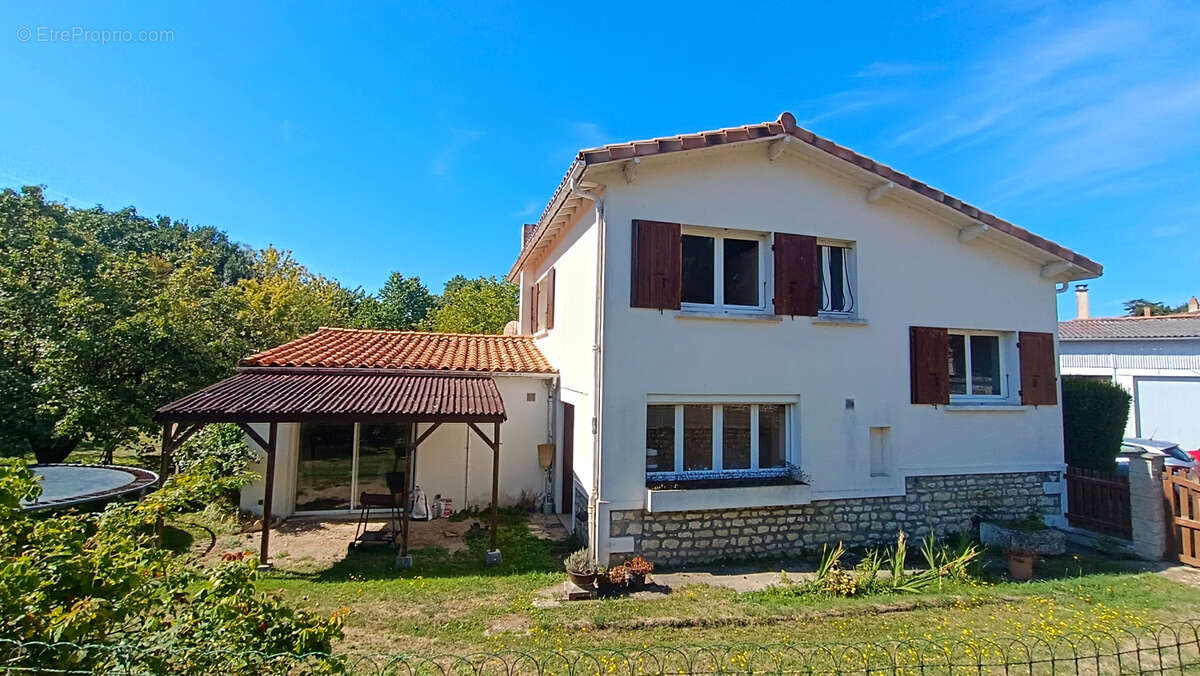 Maison à MORTAGNE-SUR-GIRONDE