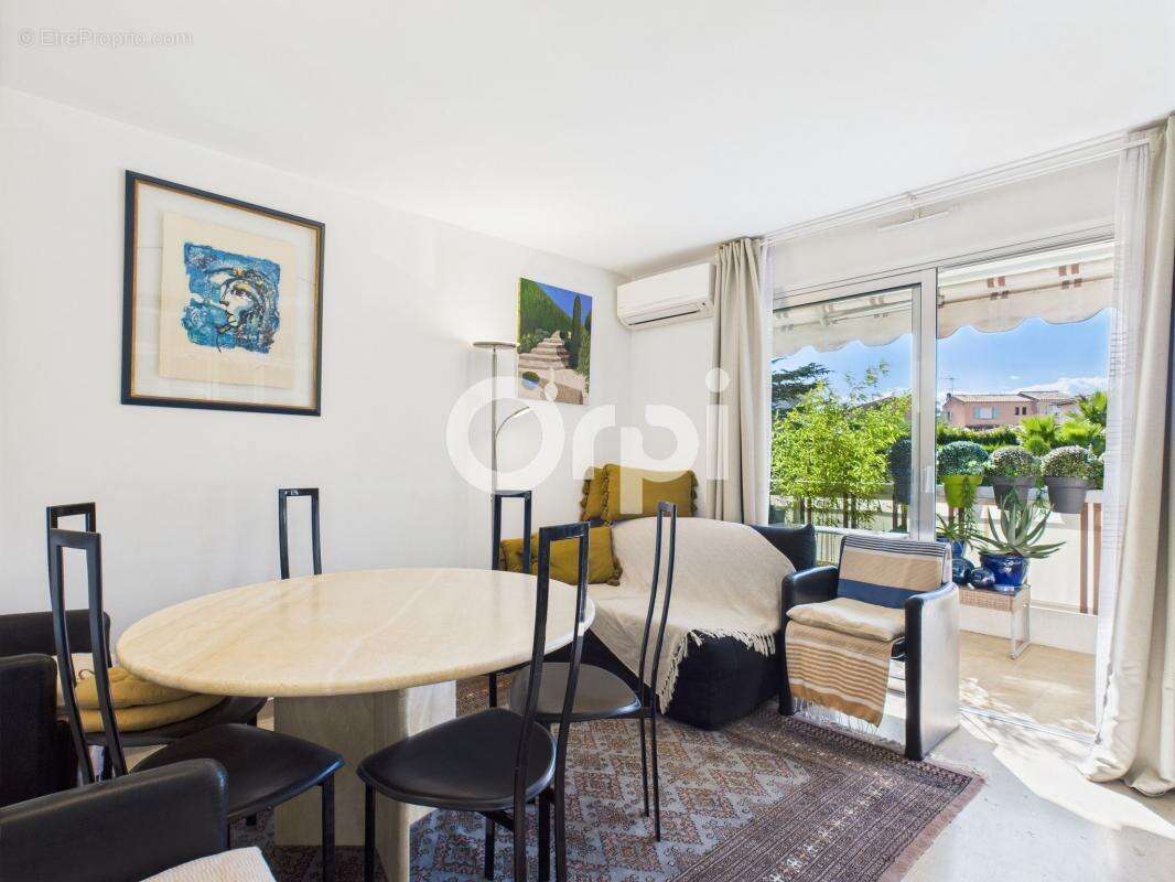 Appartement à MANDELIEU-LA-NAPOULE