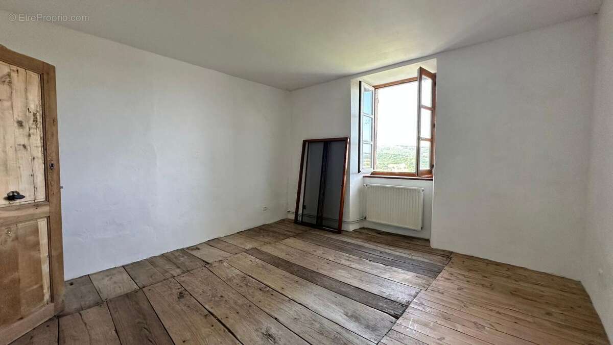 Maison à SAINT-CHRISTOPHE-VALLON