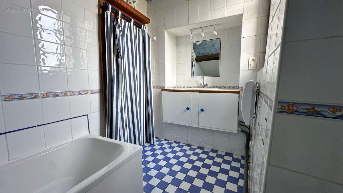 Maison à SAINT-CHRISTOPHE-VALLON