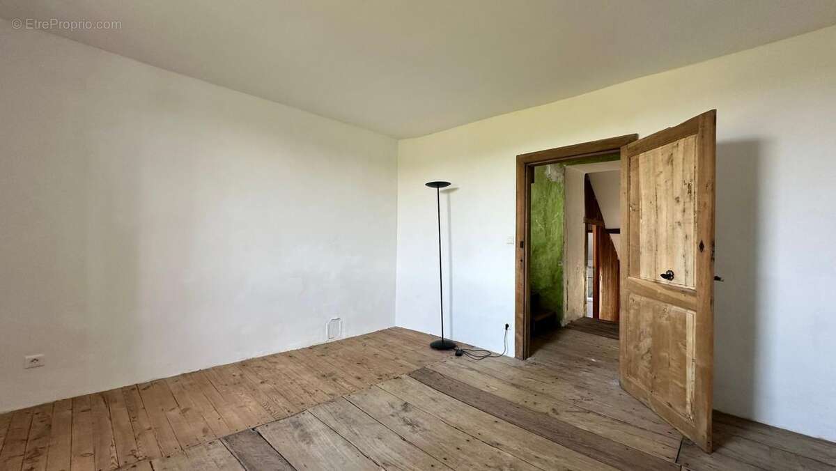 Maison à SAINT-CHRISTOPHE-VALLON