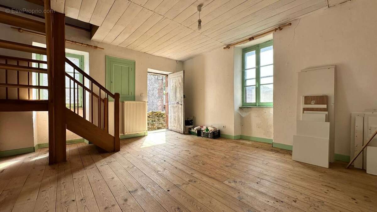 Maison à SAINT-CHRISTOPHE-VALLON