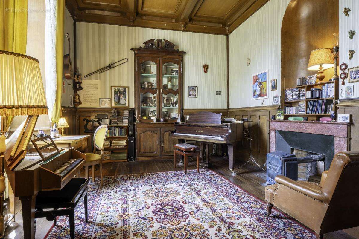 Maison à CASTELNAU-MONTRATIER