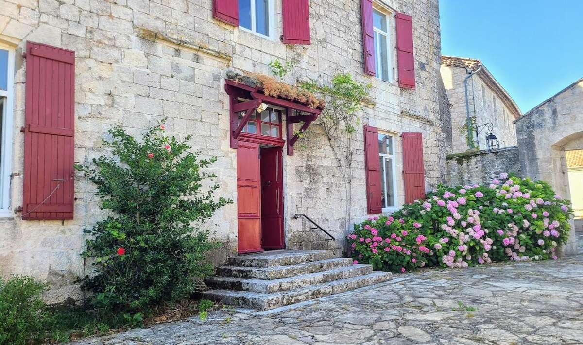 Maison à CASTELNAU-MONTRATIER