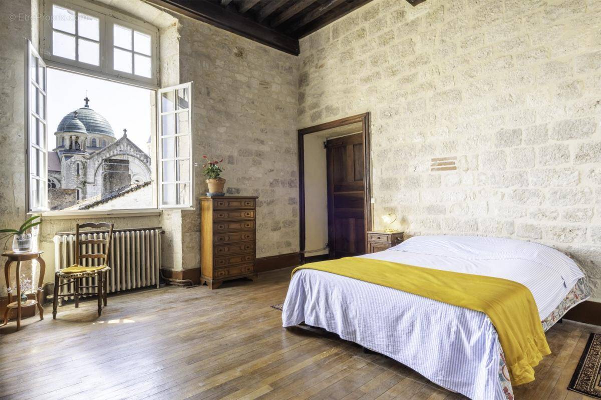 Maison à CASTELNAU-MONTRATIER