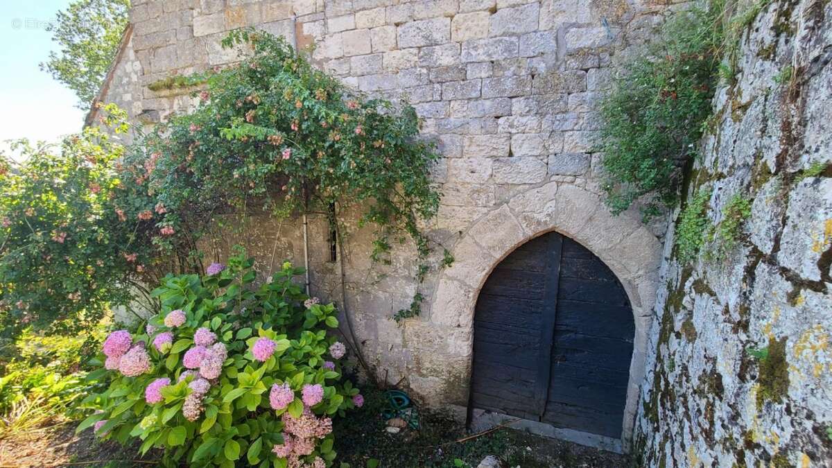 Maison à CASTELNAU-MONTRATIER