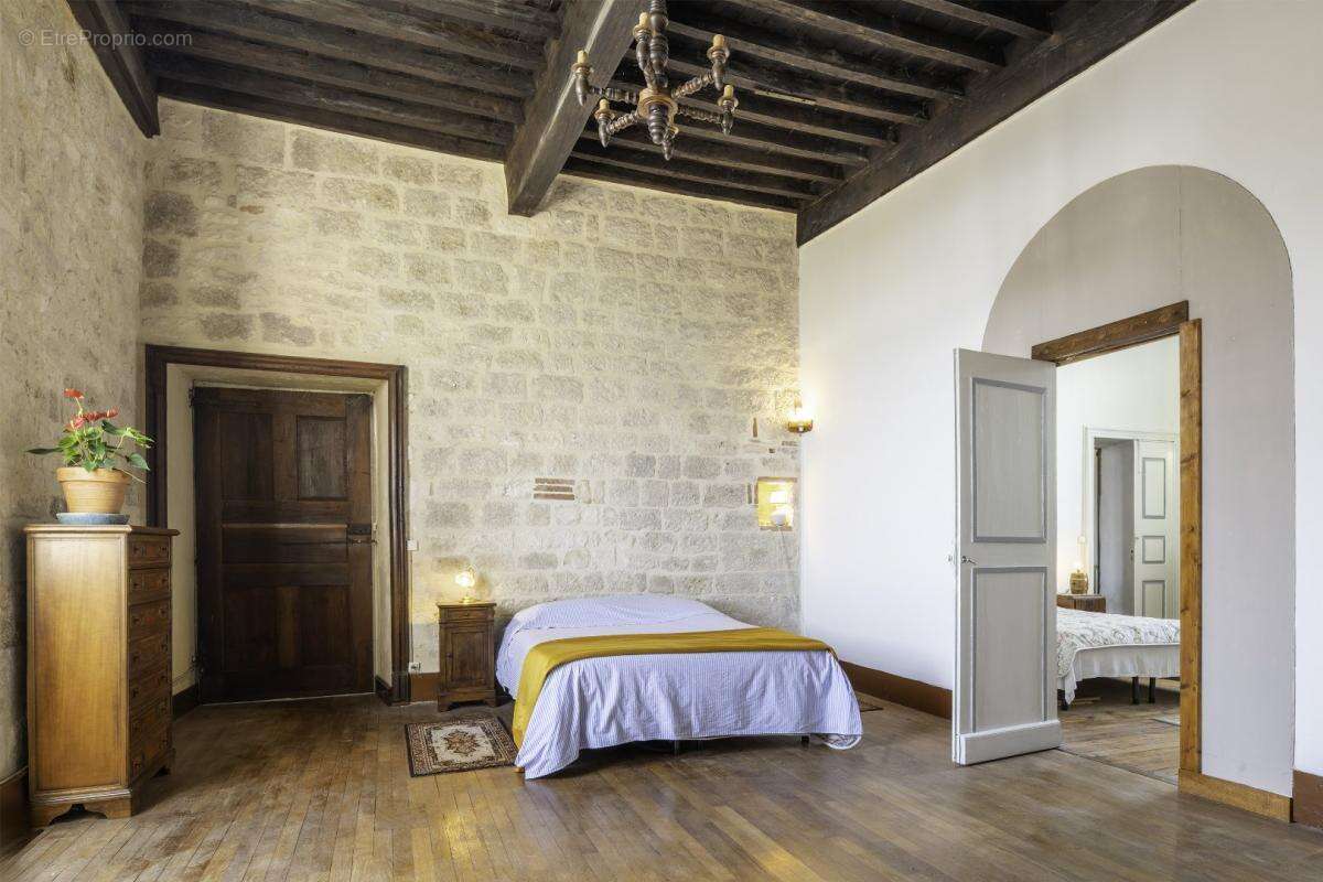 Maison à CASTELNAU-MONTRATIER