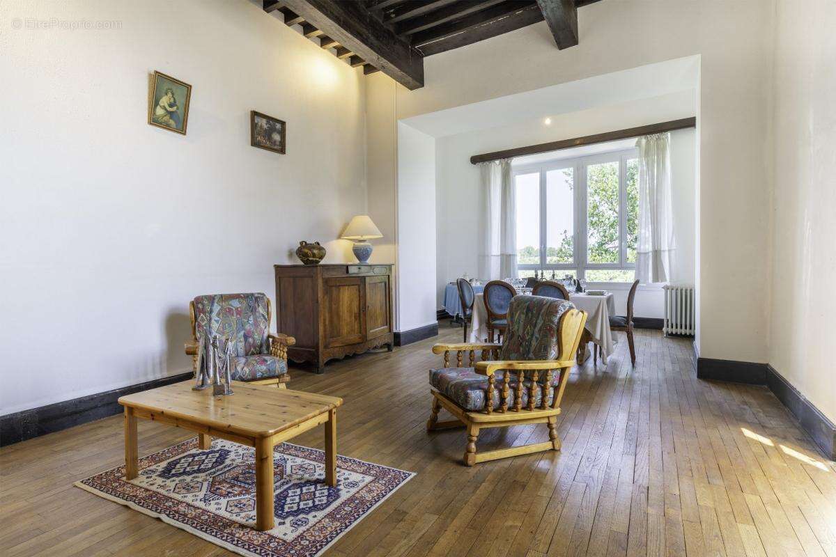 Maison à CASTELNAU-MONTRATIER