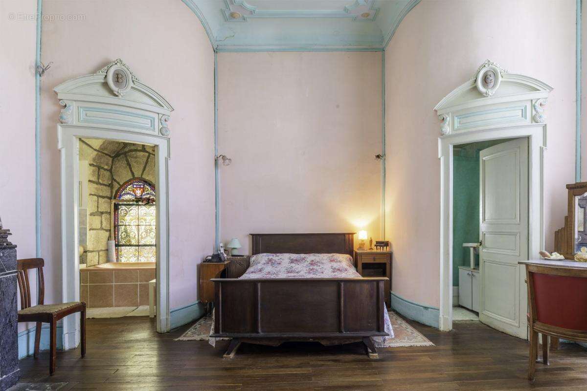 Maison à CASTELNAU-MONTRATIER