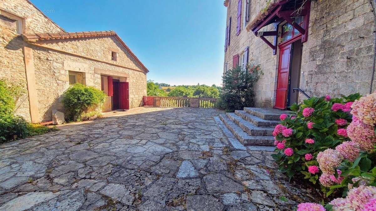 Maison à CASTELNAU-MONTRATIER