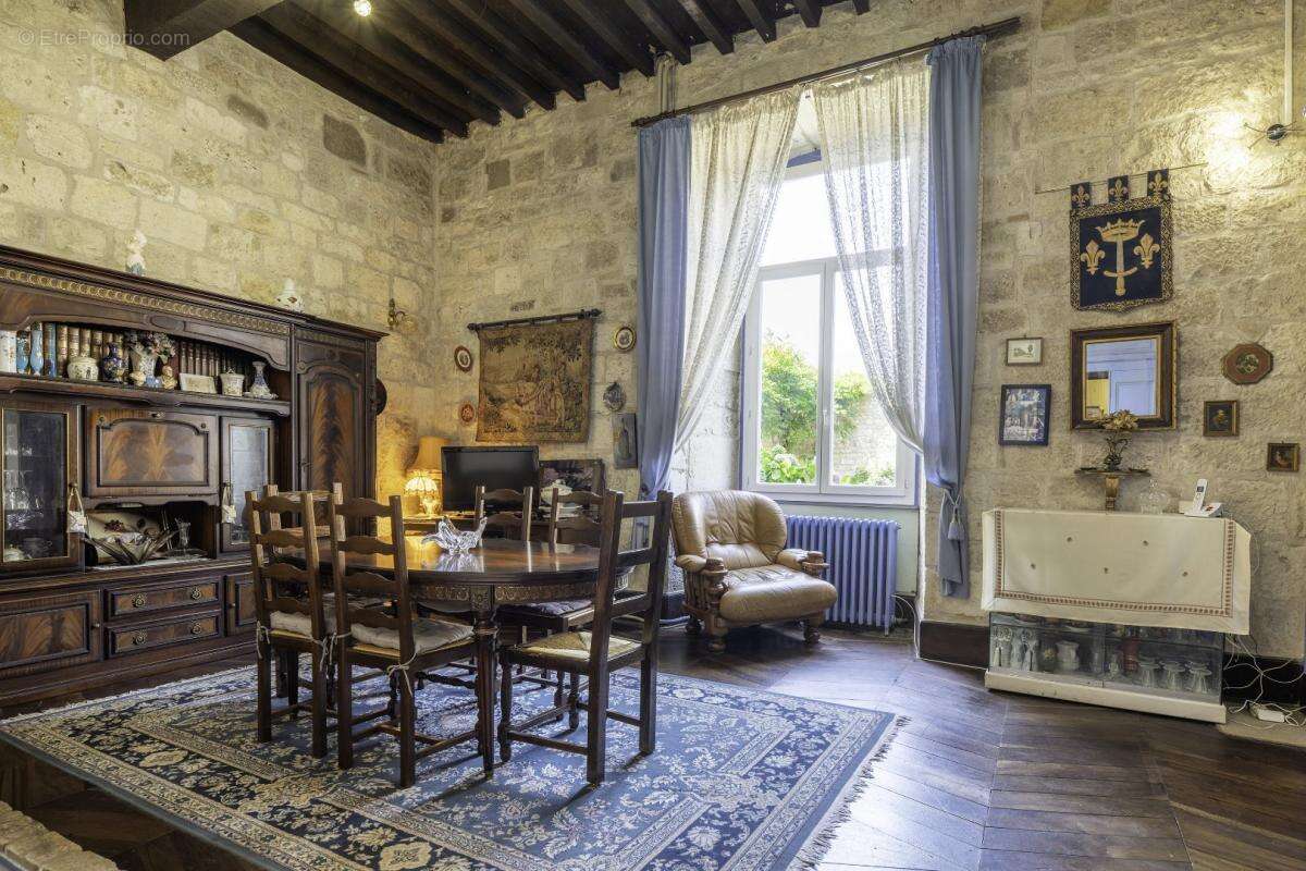 Maison à CASTELNAU-MONTRATIER