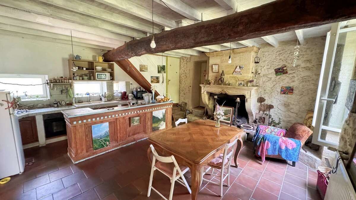 Maison à LAMOTHE-MONTRAVEL