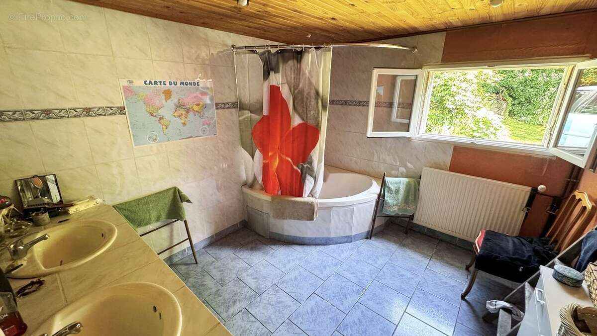 Maison à LAMOTHE-MONTRAVEL