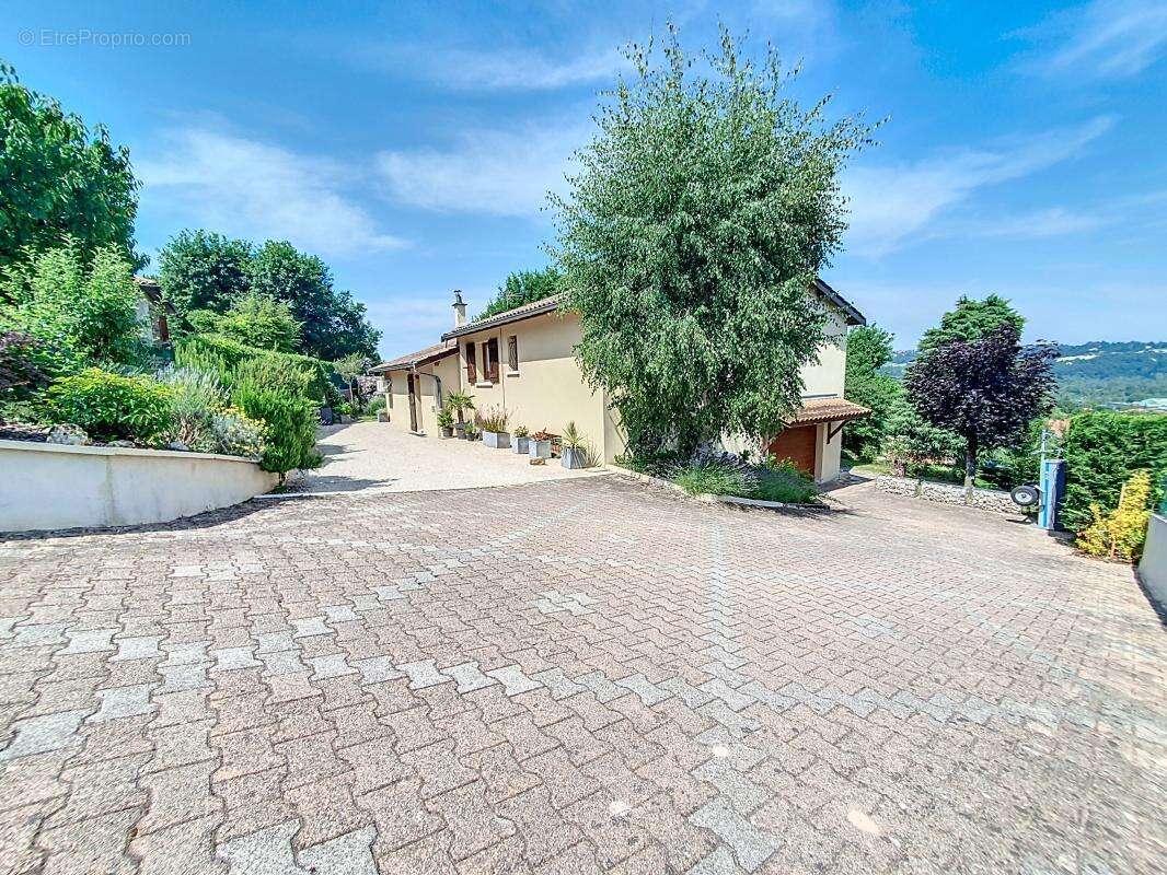 Maison à SEREZIN-DU-RHONE