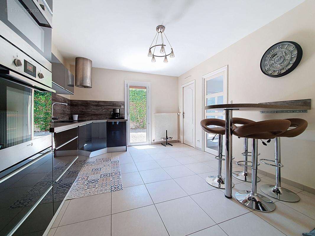 Maison à SEREZIN-DU-RHONE