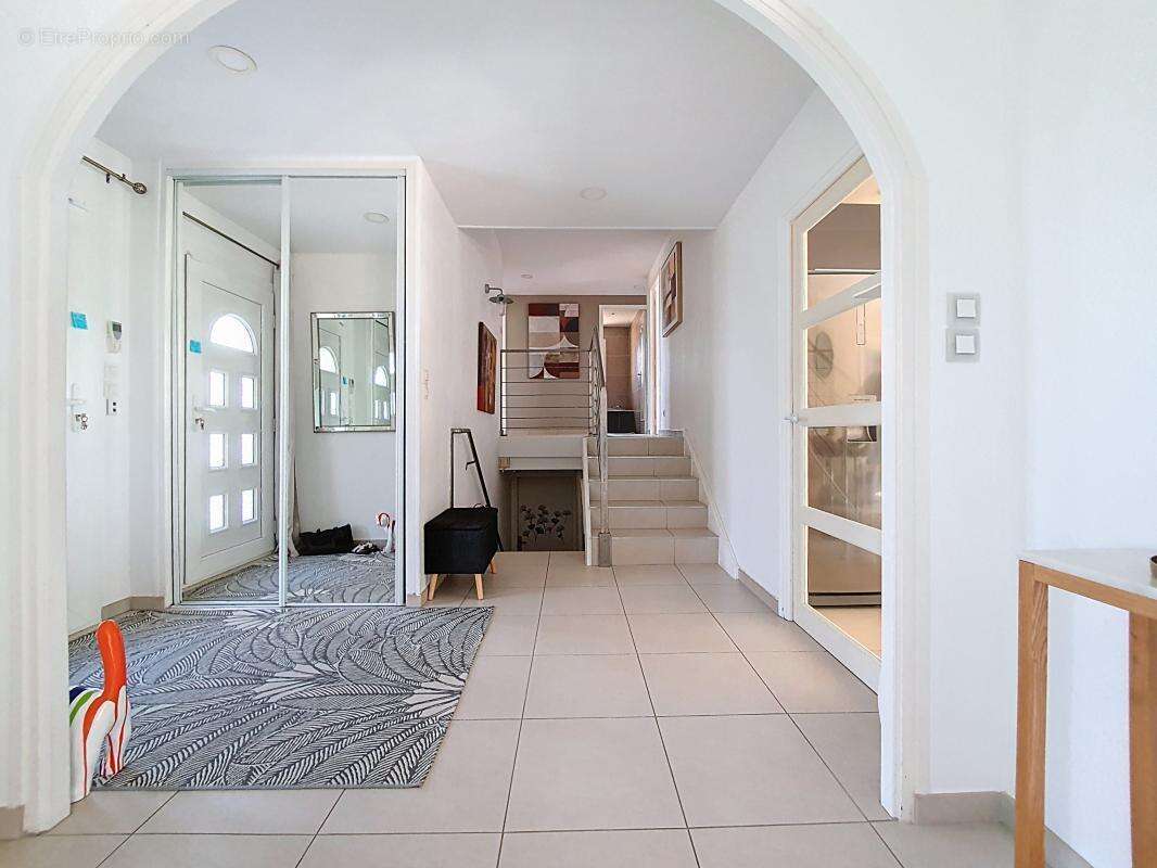 Maison à SEREZIN-DU-RHONE