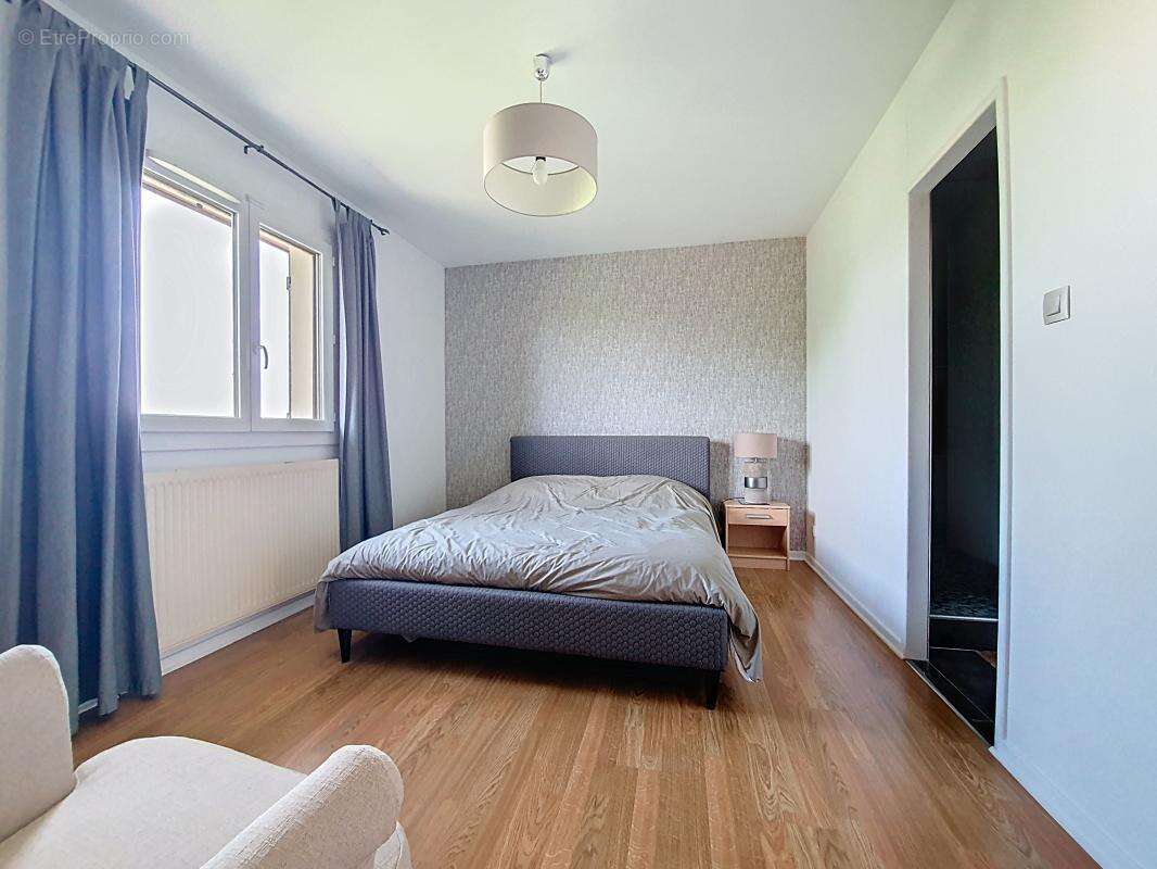 Maison à SEREZIN-DU-RHONE