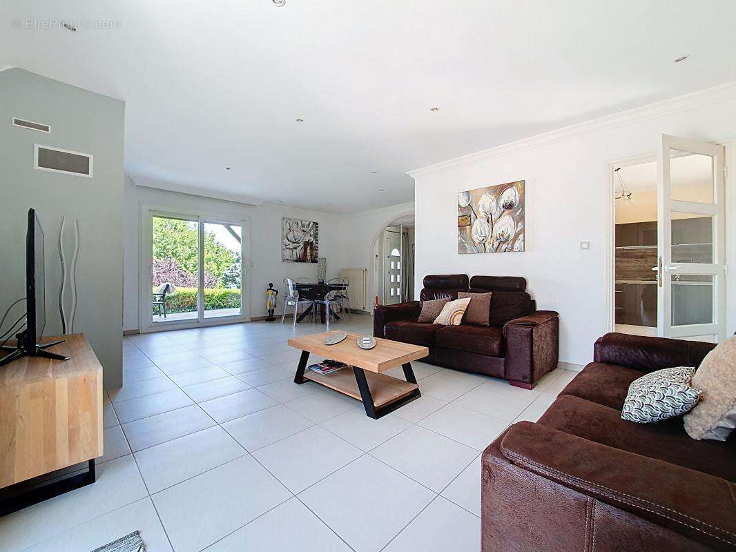 Maison à SEREZIN-DU-RHONE