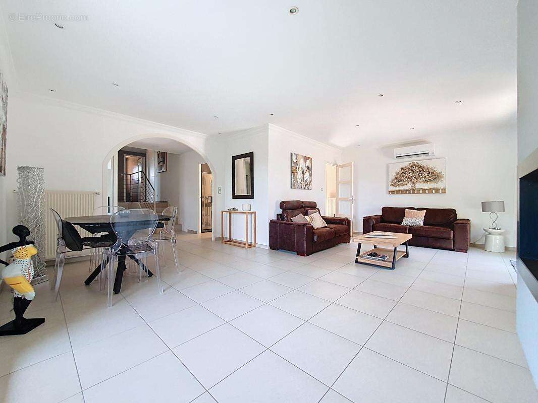 Maison à SEREZIN-DU-RHONE