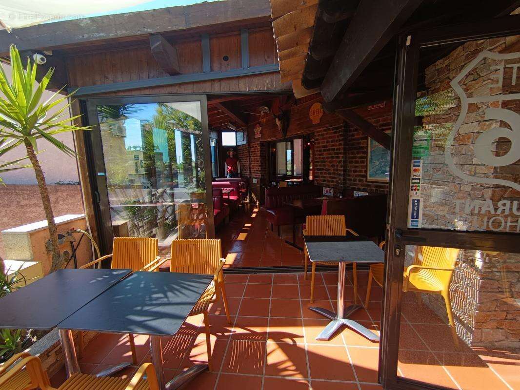 Commerce à SAINT-CLEMENT-DE-RIVIERE