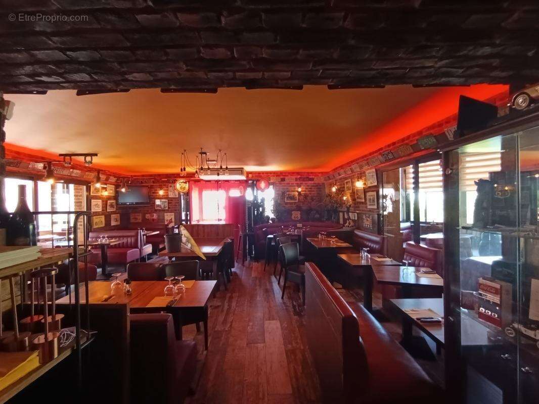 Commerce à SAINT-CLEMENT-DE-RIVIERE