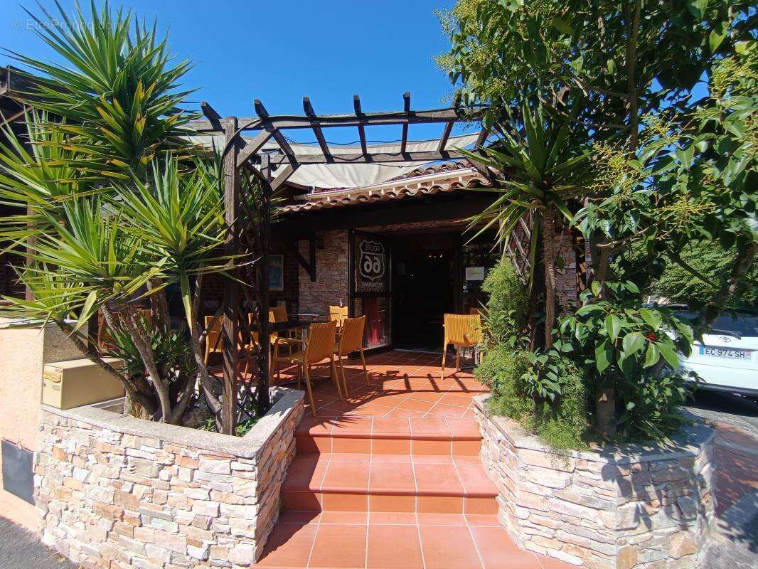 Commerce à SAINT-CLEMENT-DE-RIVIERE