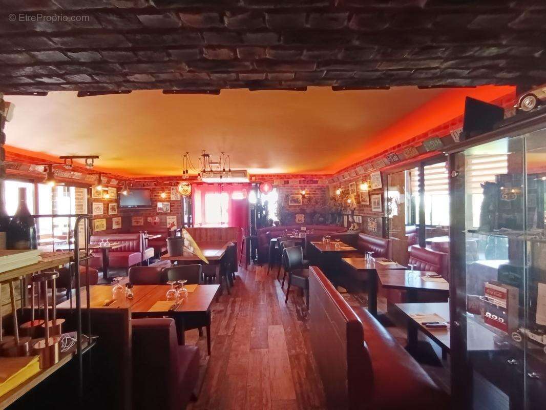 Commerce à SAINT-CLEMENT-DE-RIVIERE