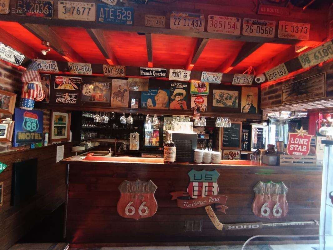 Commerce à SAINT-CLEMENT-DE-RIVIERE