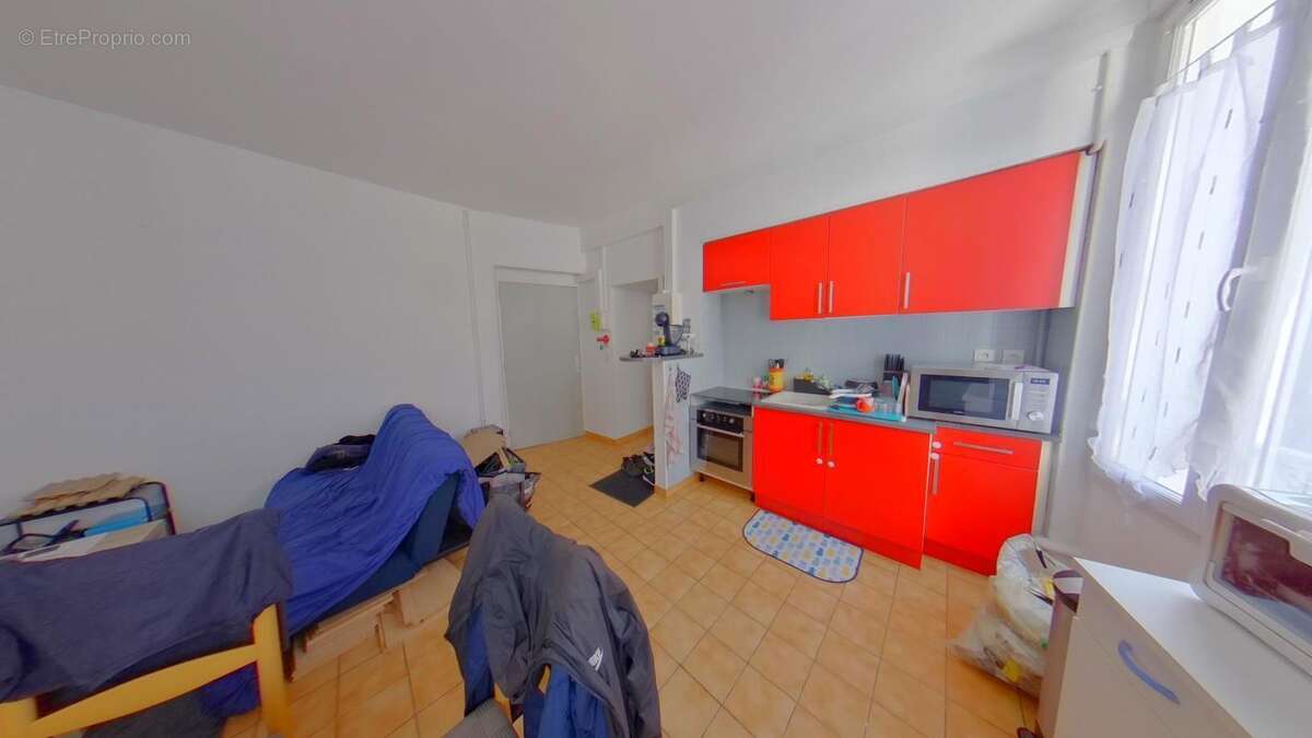 Appartement à AY
