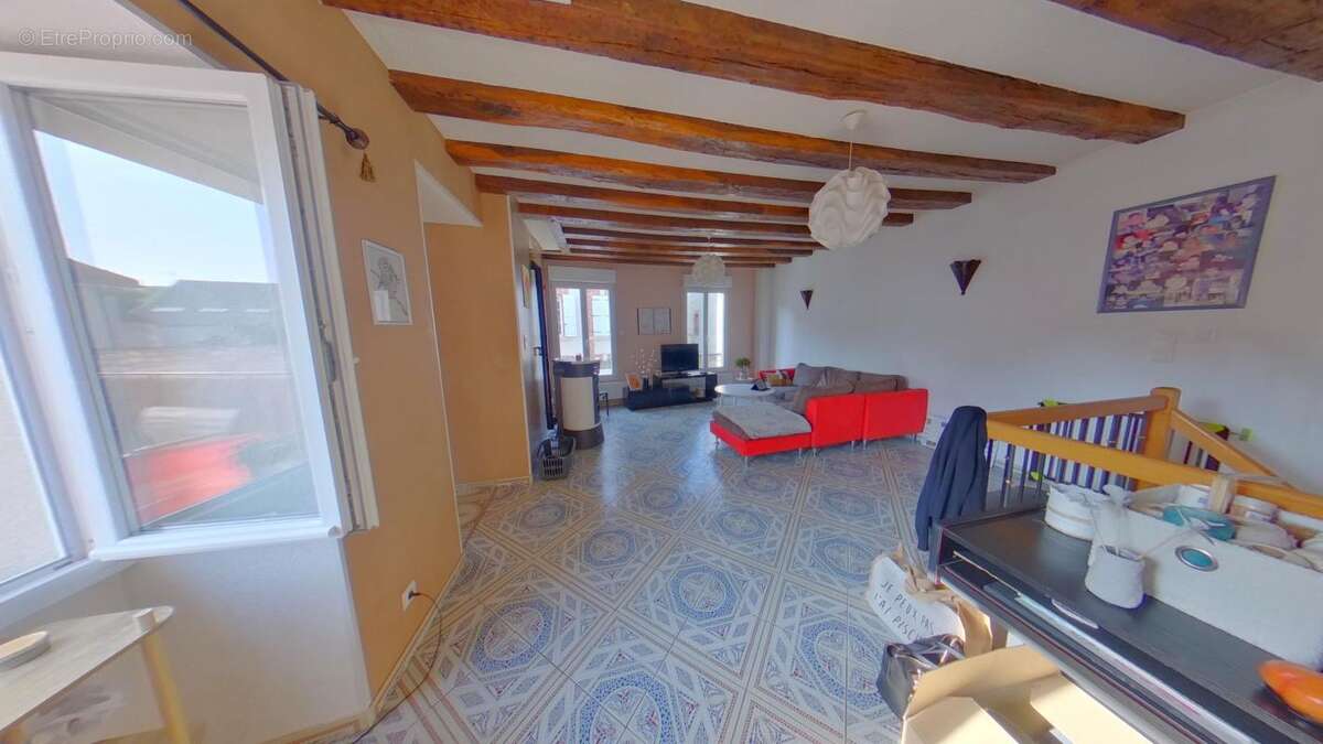 Appartement à AY