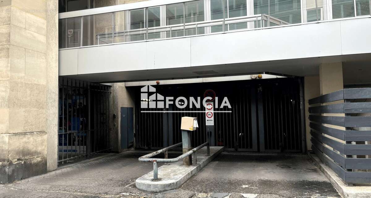 Parking à PARIS-10E