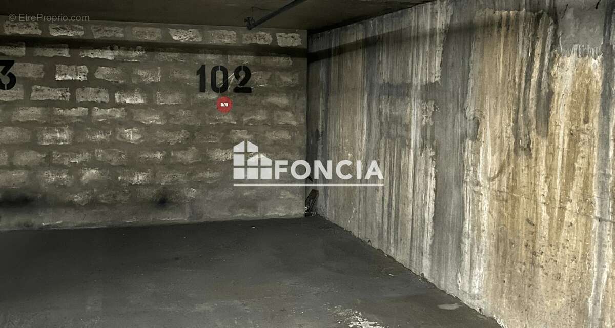 Parking à PARIS-10E