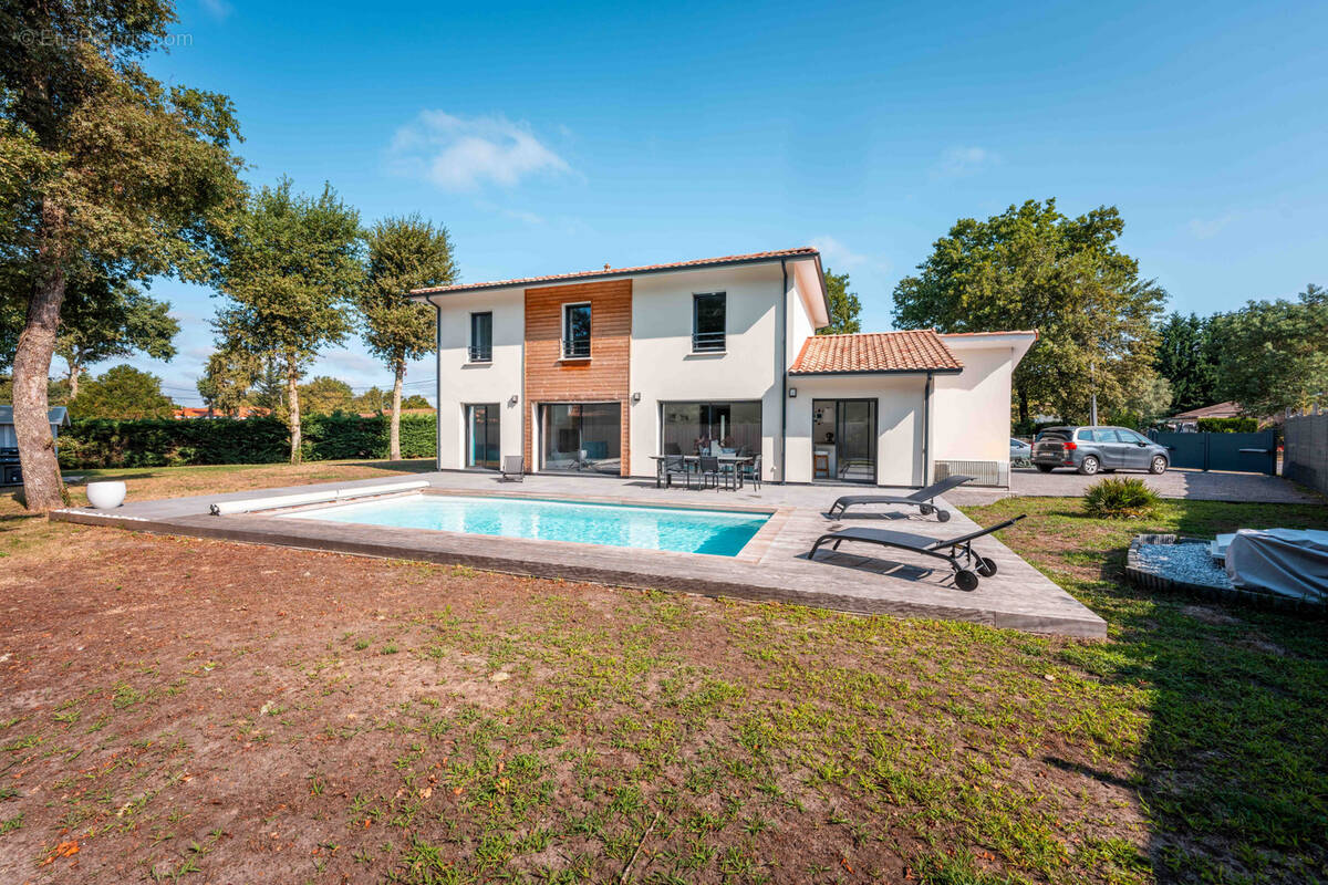 Maison à BELIN-BELIET