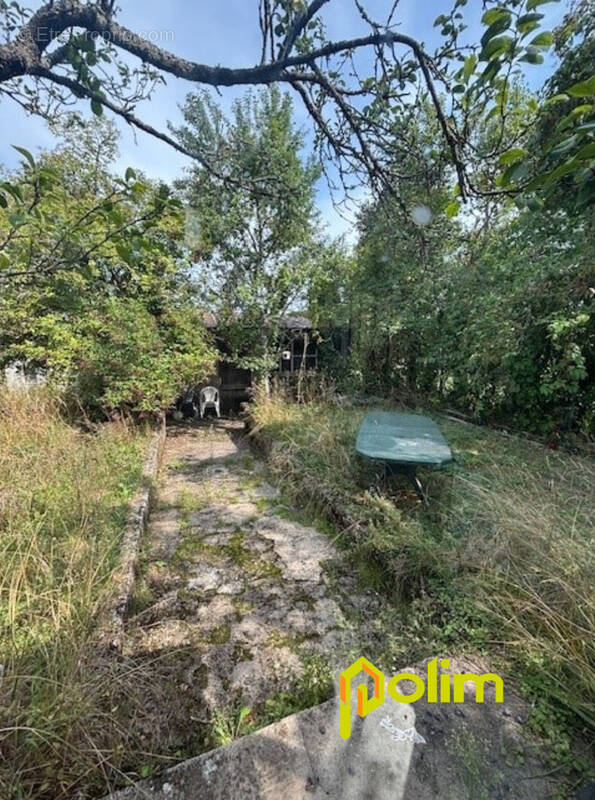 Maison à THIAUCOURT-REGNIEVILLE