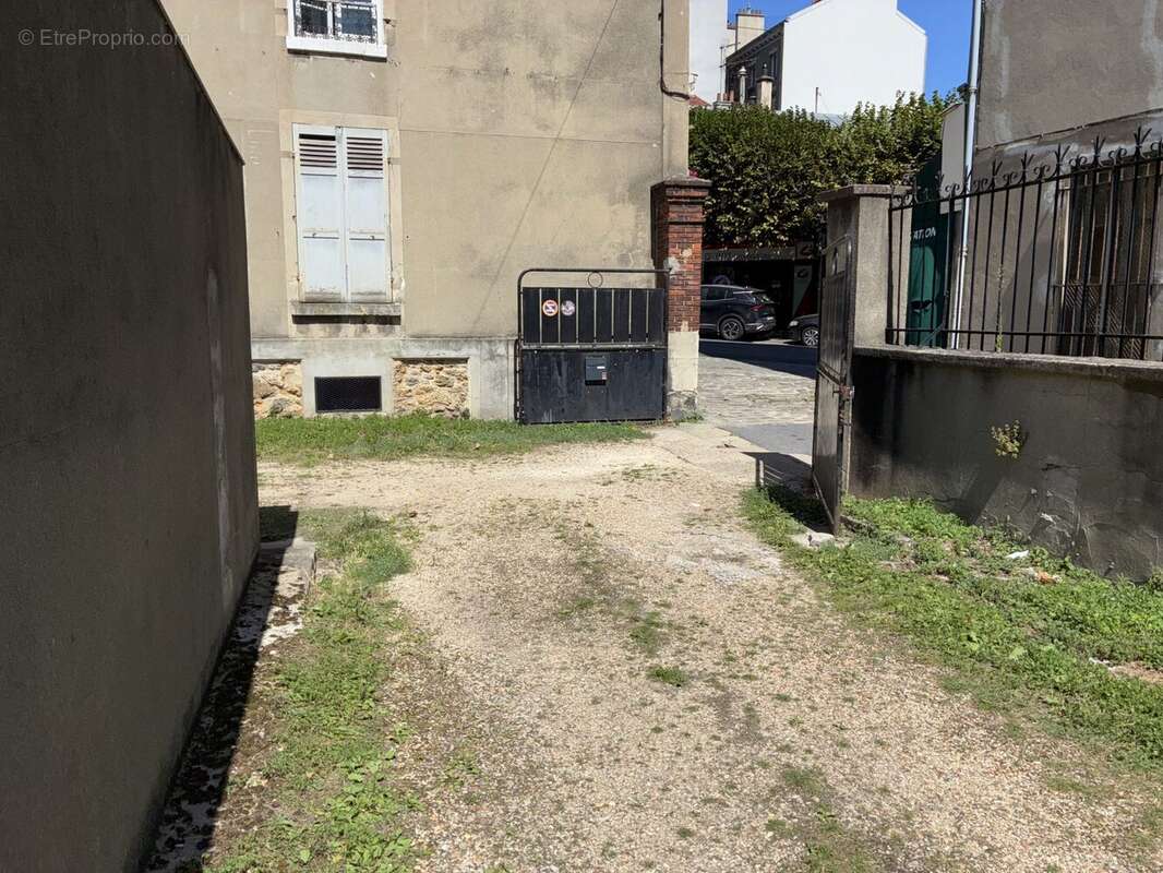 Parking à LE PERREUX-SUR-MARNE