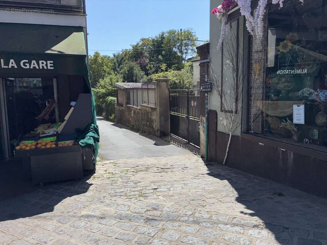 Parking à LE PERREUX-SUR-MARNE