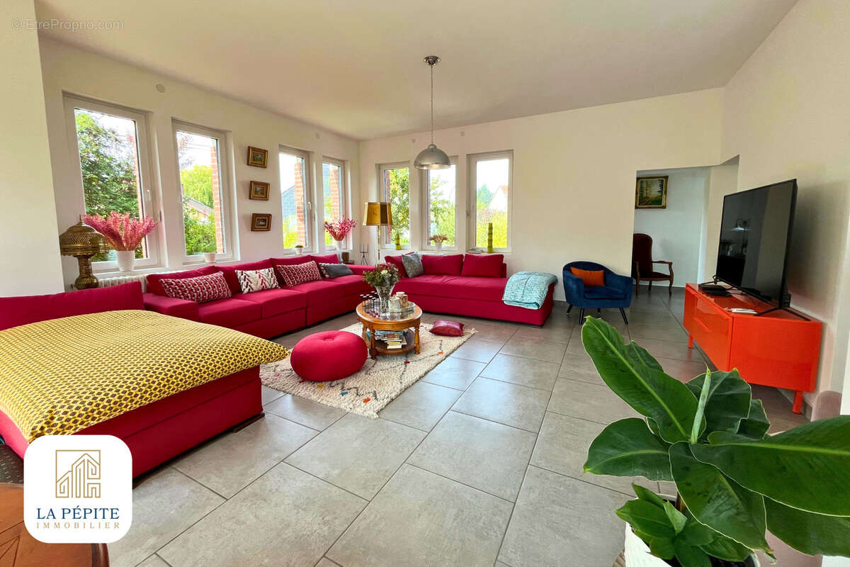 Maison à AULNOYE-AYMERIES