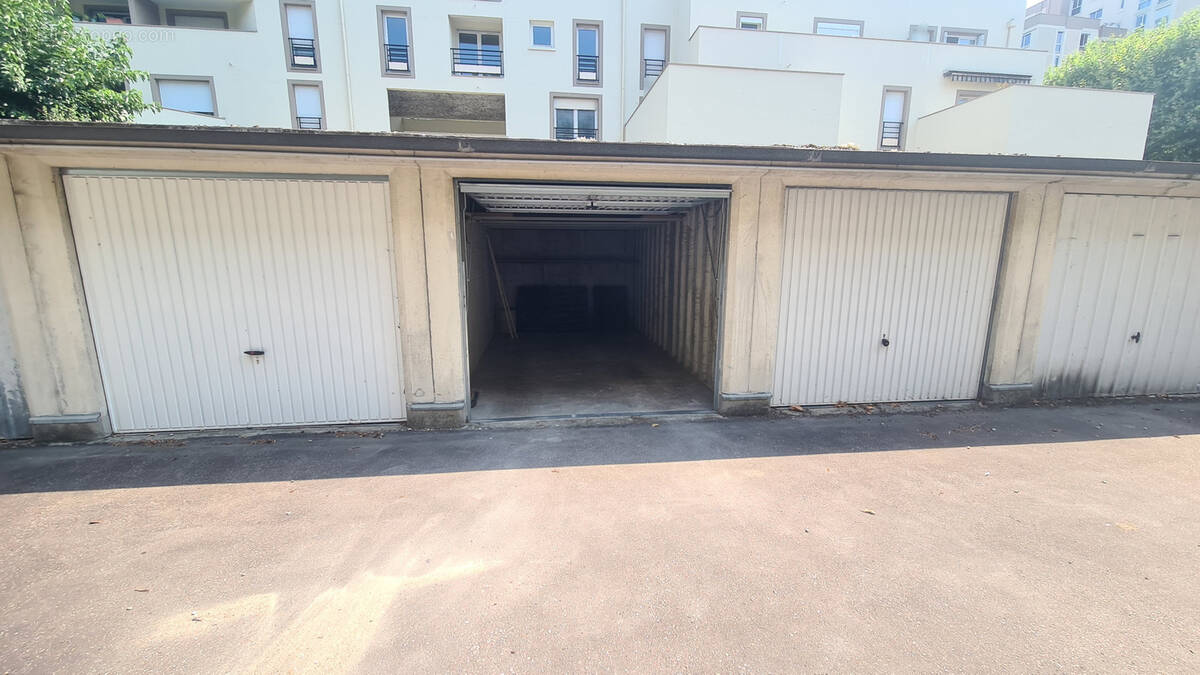 Parking à BOISSY-SAINT-LEGER