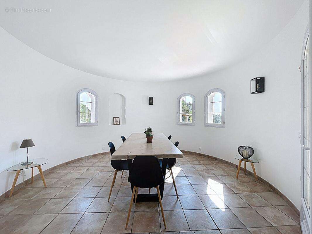 Maison à LE CANNET-DES-MAURES