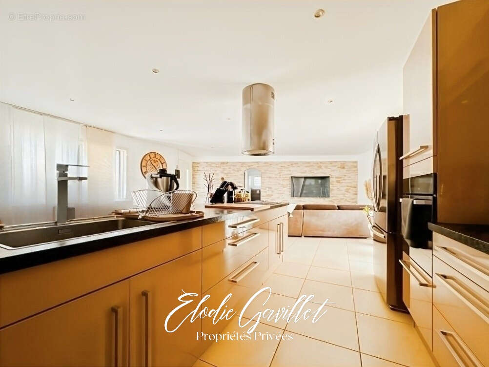 Maison à VILLEMOUSTAUSSOU