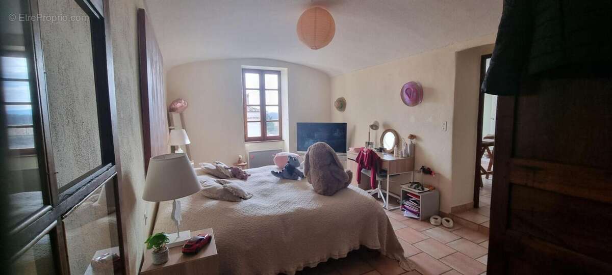 Appartement à ROCHEMAURE