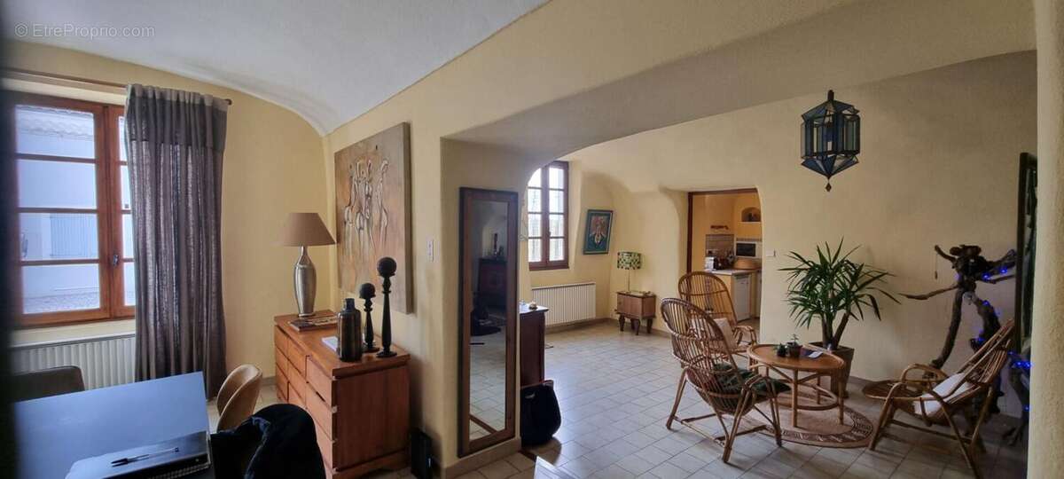 Appartement à ROCHEMAURE