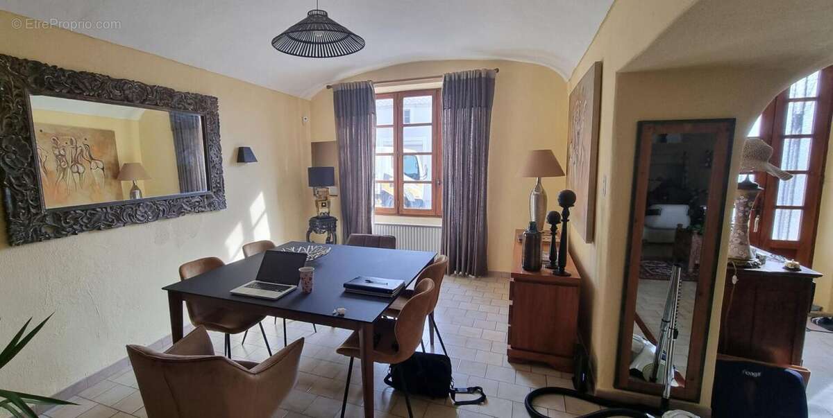 Appartement à ROCHEMAURE