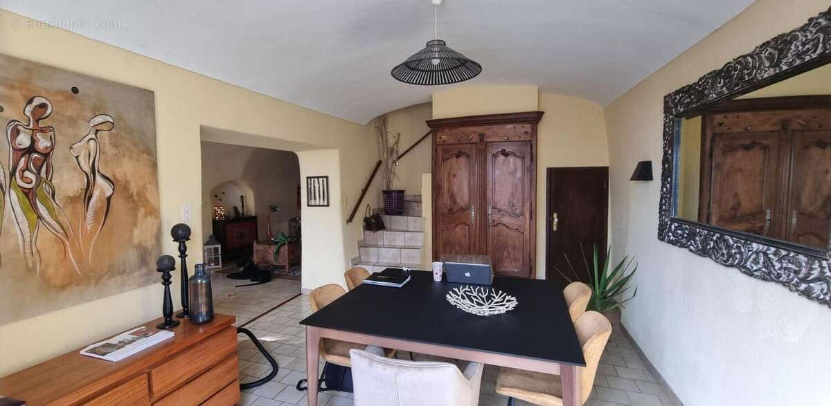 Appartement à ROCHEMAURE