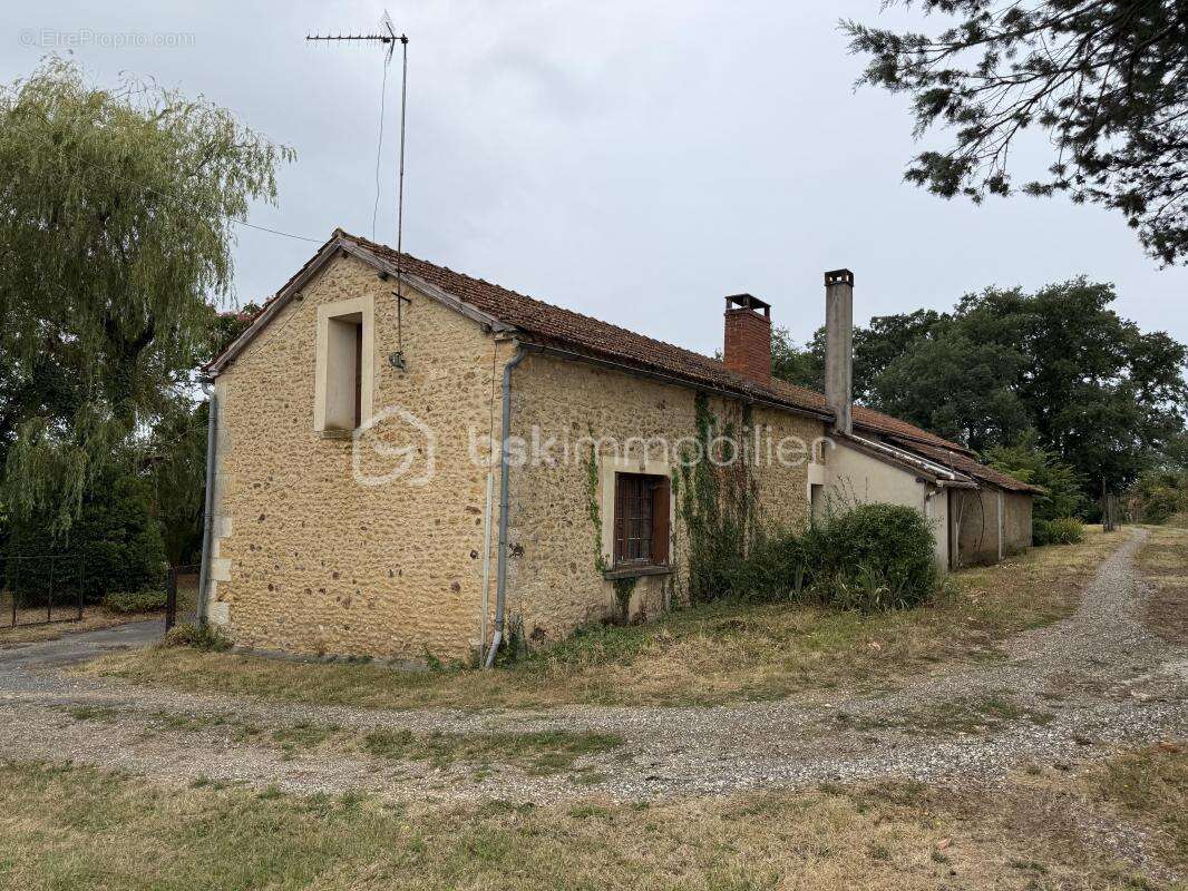 Maison à VEYRINES-DE-VERGT