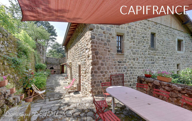 Maison à SAINT-SAUVEUR-DE-MONTAGUT