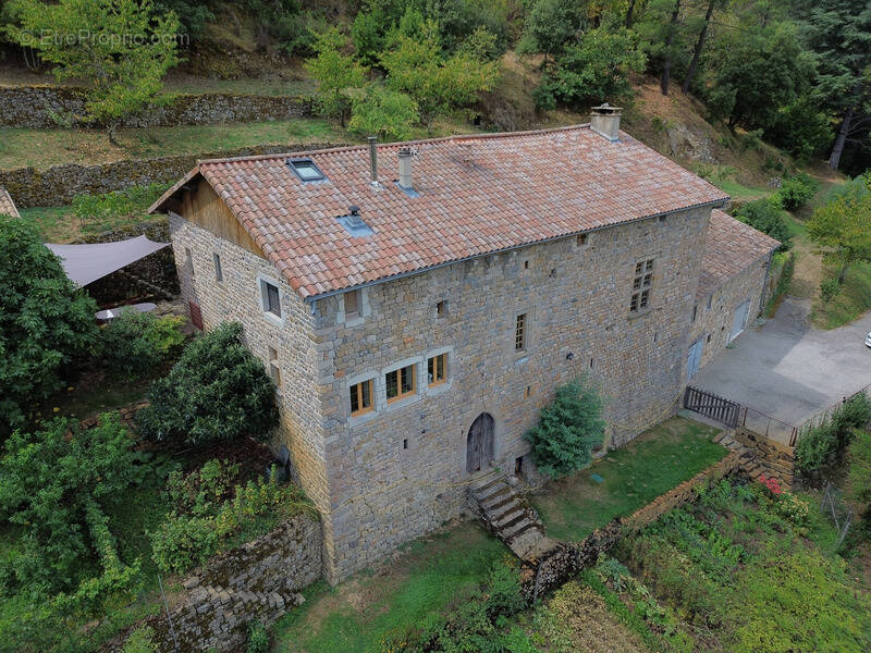 Maison à SAINT-SAUVEUR-DE-MONTAGUT