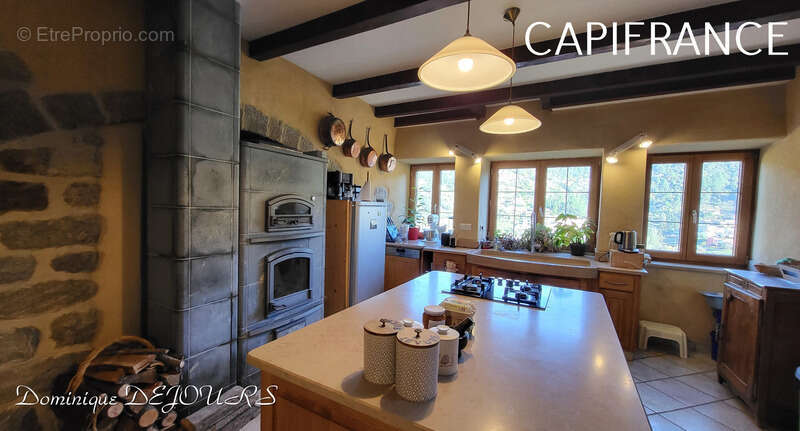 Maison à SAINT-SAUVEUR-DE-MONTAGUT