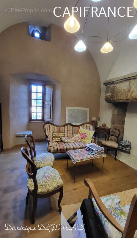 Maison à SAINT-SAUVEUR-DE-MONTAGUT