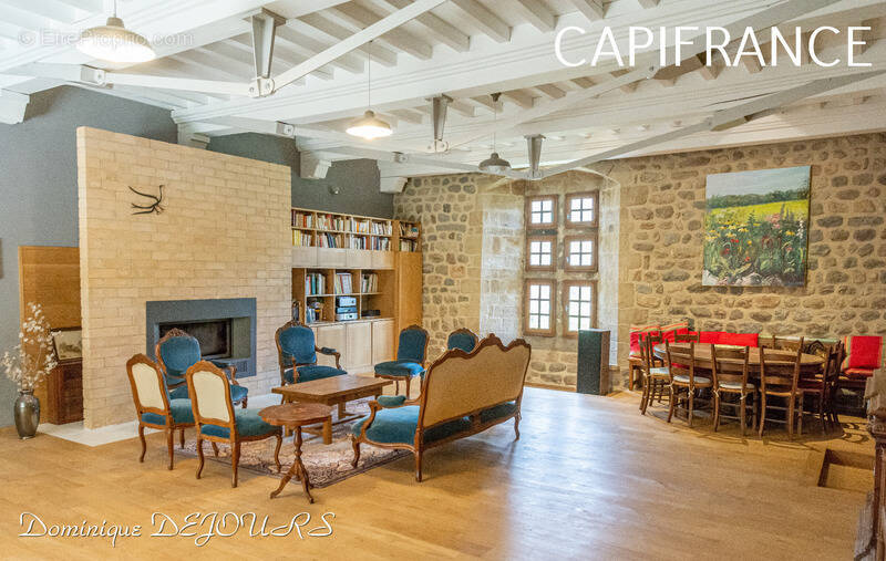 Maison à SAINT-SAUVEUR-DE-MONTAGUT